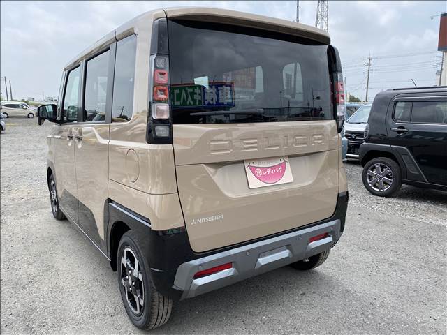 Mitsubishi Delica Mini 8