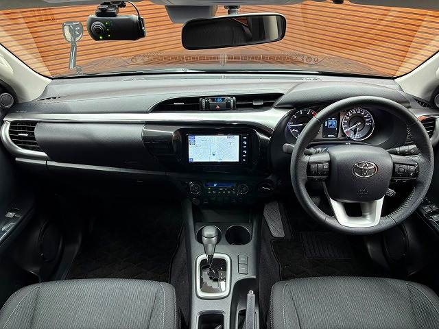 Toyota Hilux 2