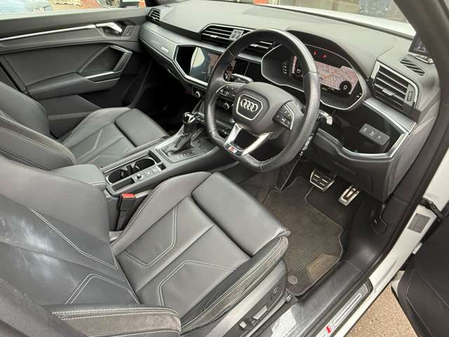 Audi Q3 11
