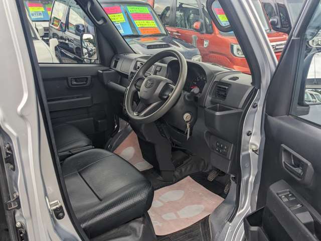 Toyota Pixis Van 12