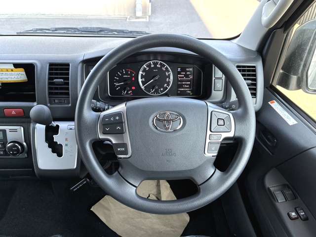 Toyota Hiace Commuter 2