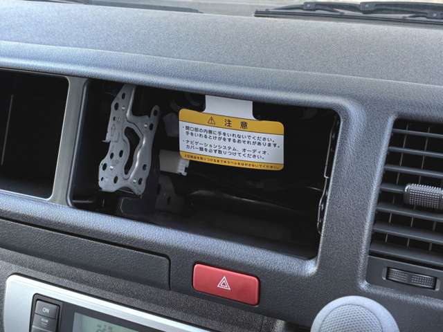 Toyota Hiace Commuter 3
