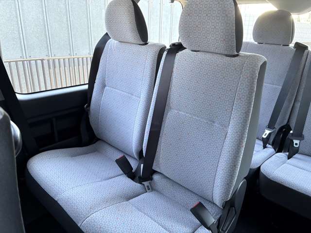 Toyota Hiace Commuter 10