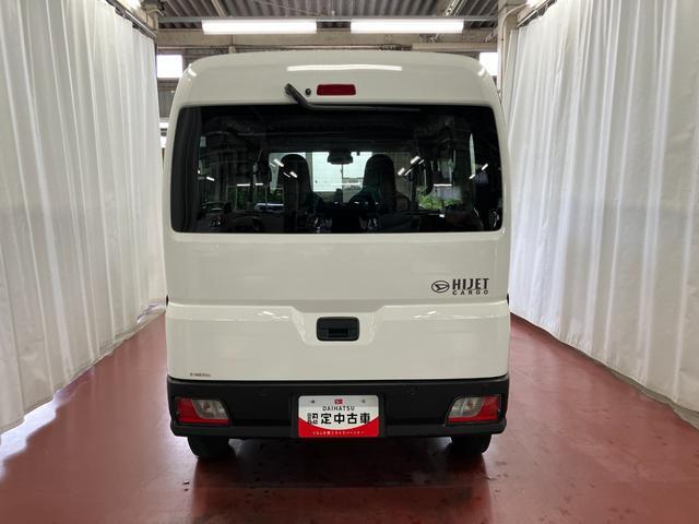 Daihatsu Hijet Cargo 6