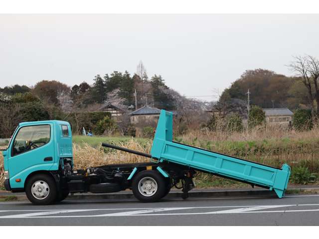 Hino Dutro 8