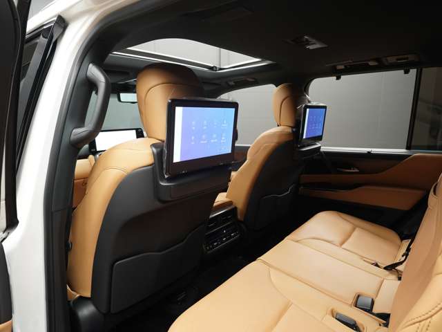 Lexus LX 9