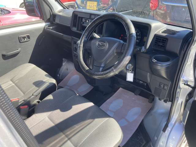 Daihatsu Hijet Cargo 13
