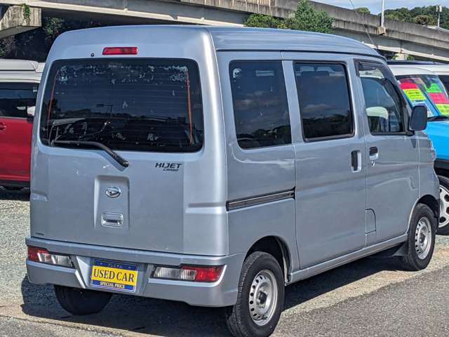 Daihatsu Hijet Cargo 7