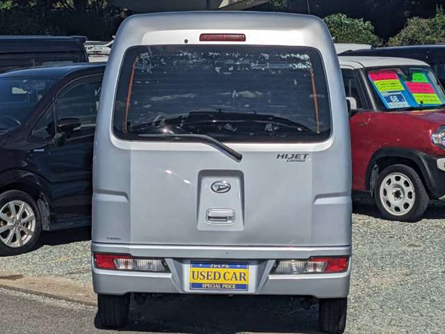 Daihatsu Hijet Cargo 8