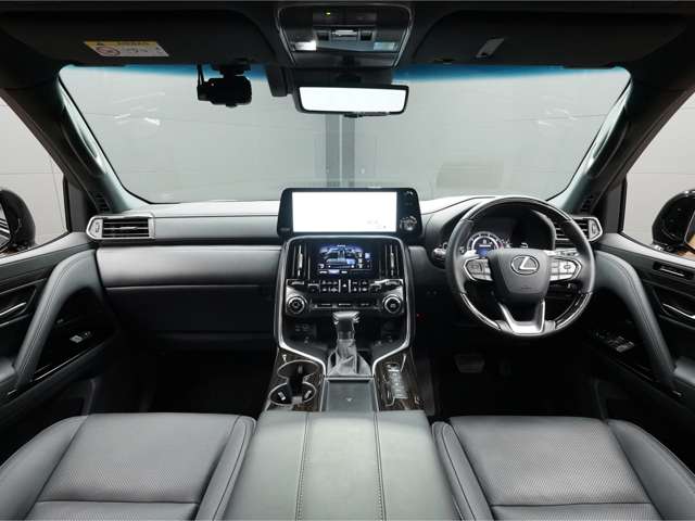 Lexus LX 5