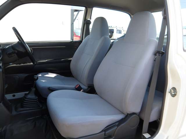 Daihatsu Mira 11