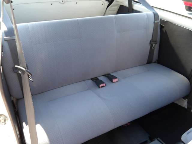 Daihatsu Mira 12