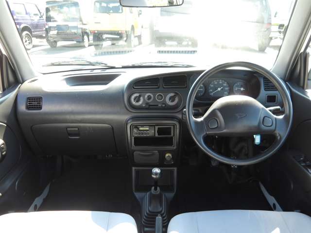 Daihatsu Mira 2