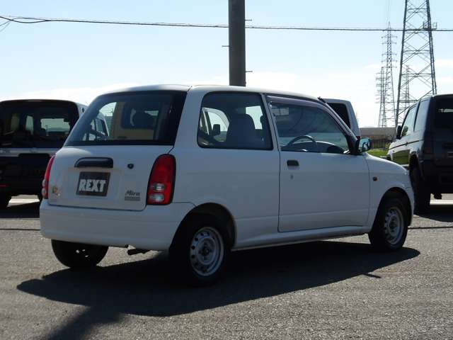 Daihatsu Mira 7