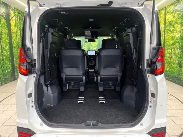 Toyota Noah 11