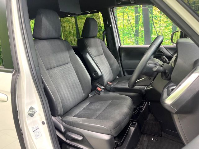 Toyota Noah 8