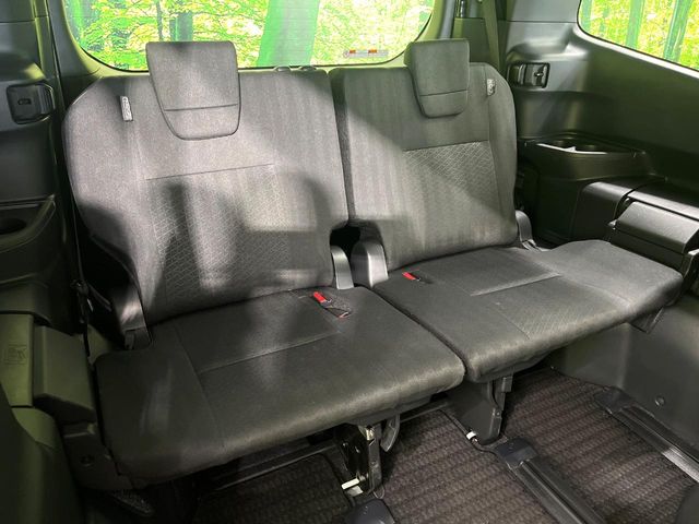 Toyota Noah 10