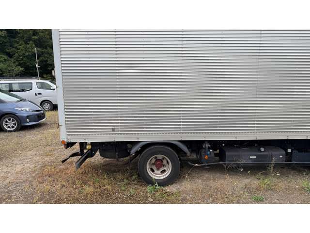 Mitsubishi Fuso Canter 9