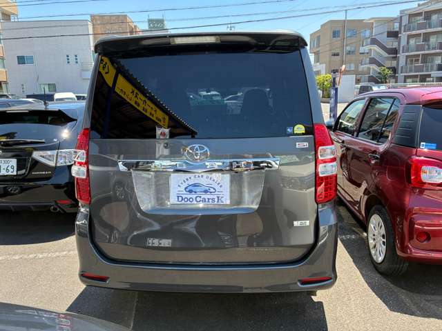 Toyota Noah 11