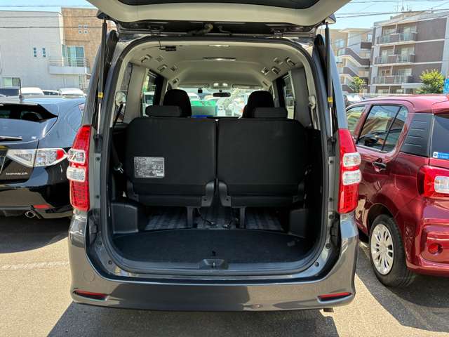 Toyota Noah 12