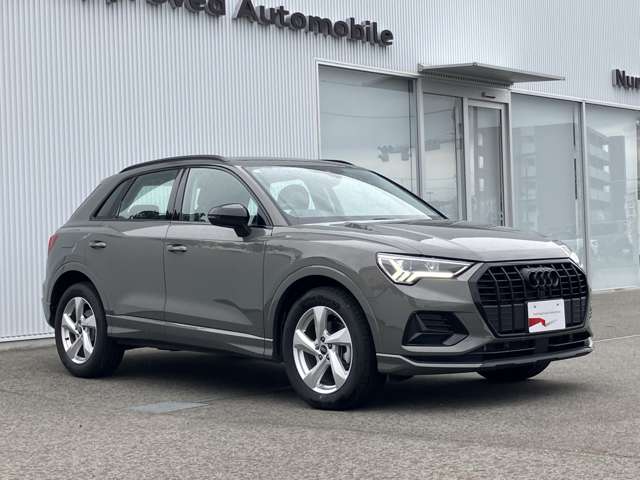 Audi Q3 11