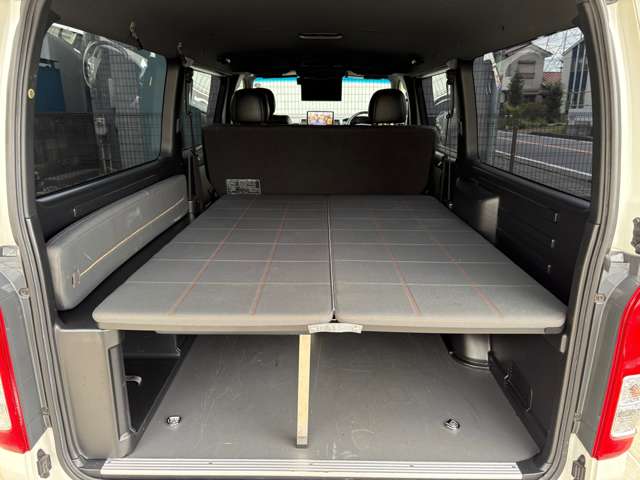 Toyota Hiace Van 12