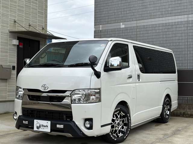 Toyota Hiace Van 7