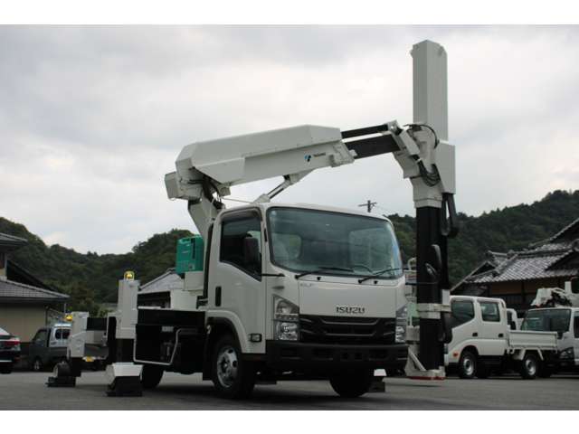 Isuzu Elf 3
