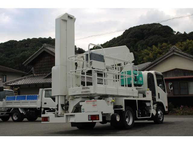 Isuzu Elf 7