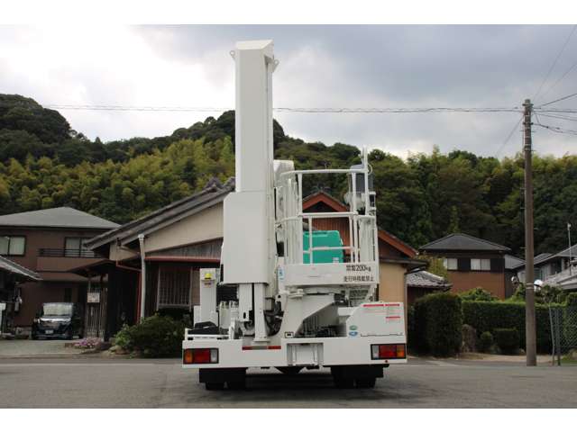 Isuzu Elf 8