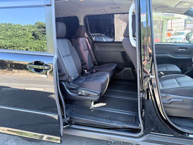 Toyota Voxy 11