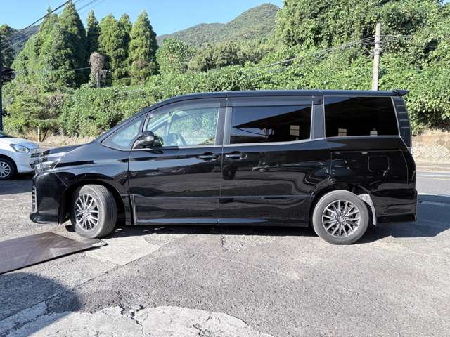 Toyota Voxy 3