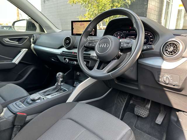 Audi Q2 10