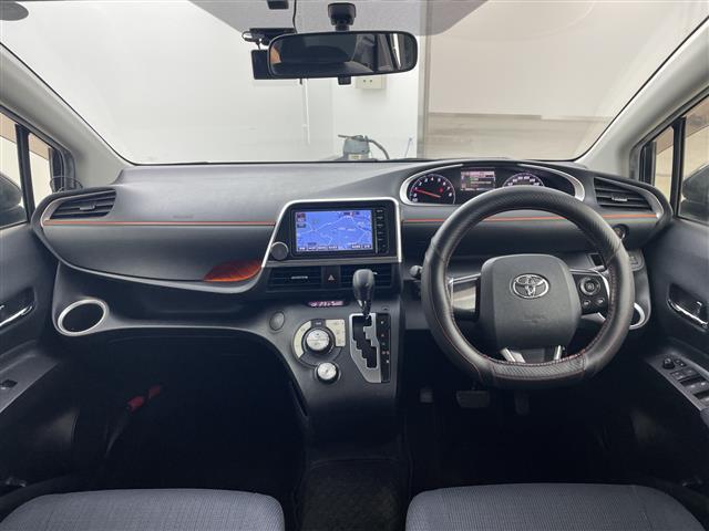 Toyota Sienta 5