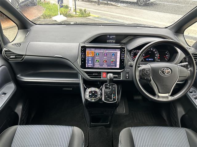 Toyota Voxy 2