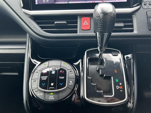 Toyota Voxy 7