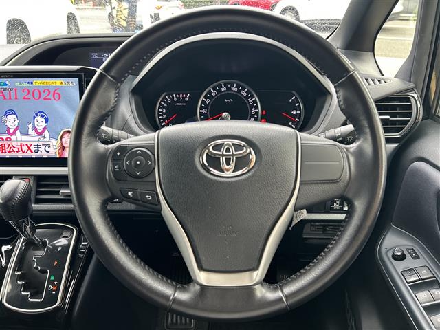 Toyota Voxy 9