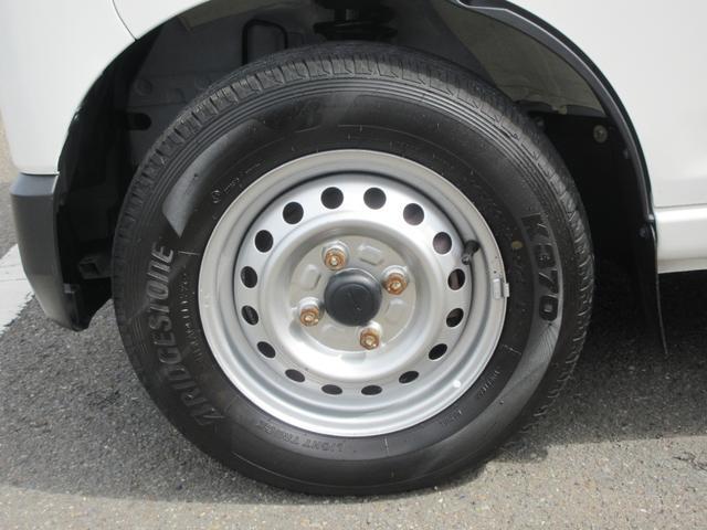 Daihatsu Hijet Cargo 8