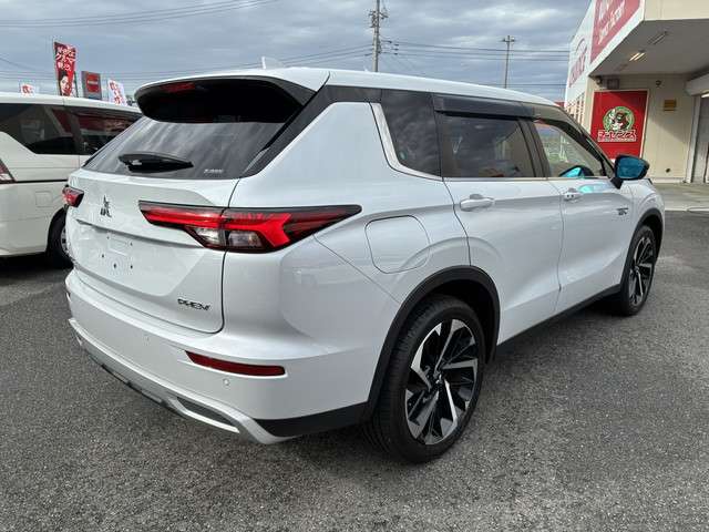 Mitsubishi Outlander PHEV 9
