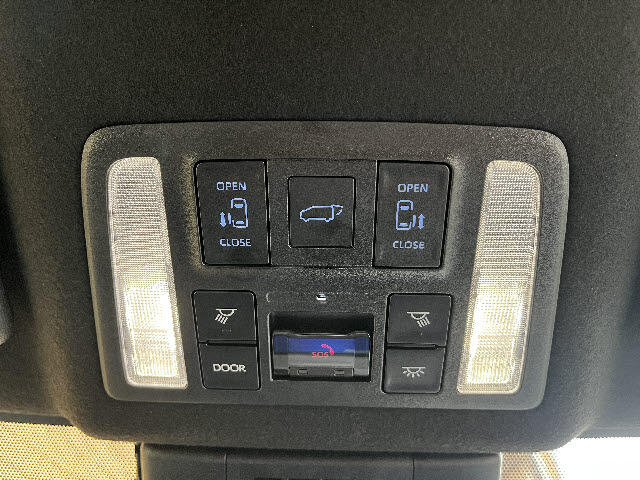 Toyota Noah 12