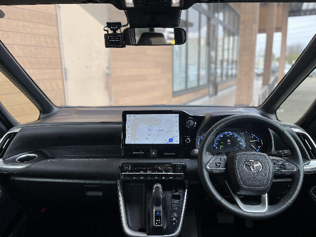 Toyota Noah 3