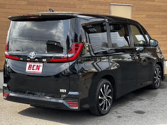 Toyota Noah 5