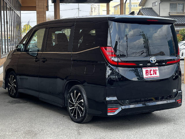 Toyota Noah 6