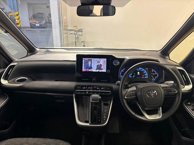 Toyota Voxy 2