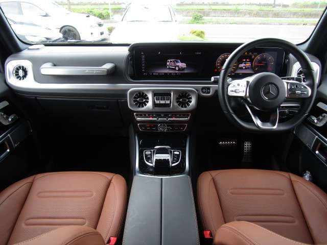 Mercedes-Benz G-Class 8