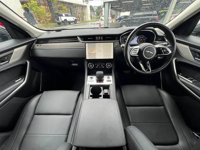 Jaguar F-Pace 2