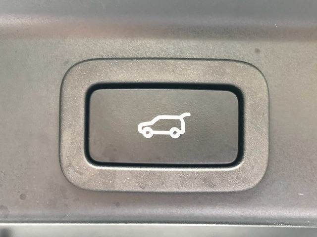 Jaguar F-Pace 9