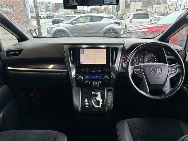 Toyota Vellfire 2