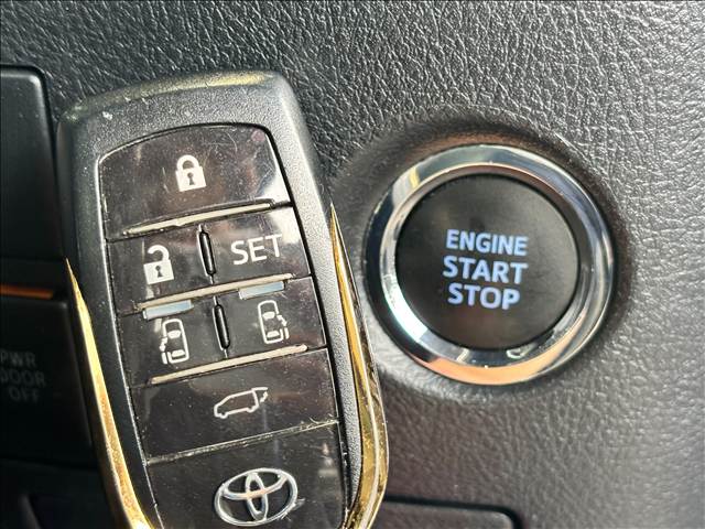 Toyota Vellfire 8