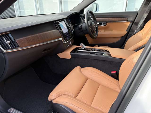 Volvo V90 Cross Country 12